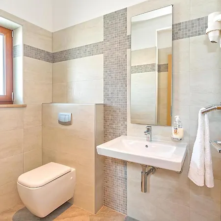 Ferienhaus 4 Bedroom Awesome In Trosti