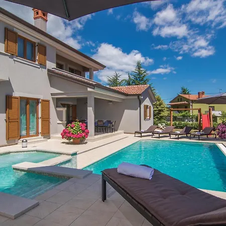 4 Bedroom Awesome In Trosti * Heki