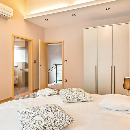 4 Bedroom Awesome In Trosti Casa de Férias
